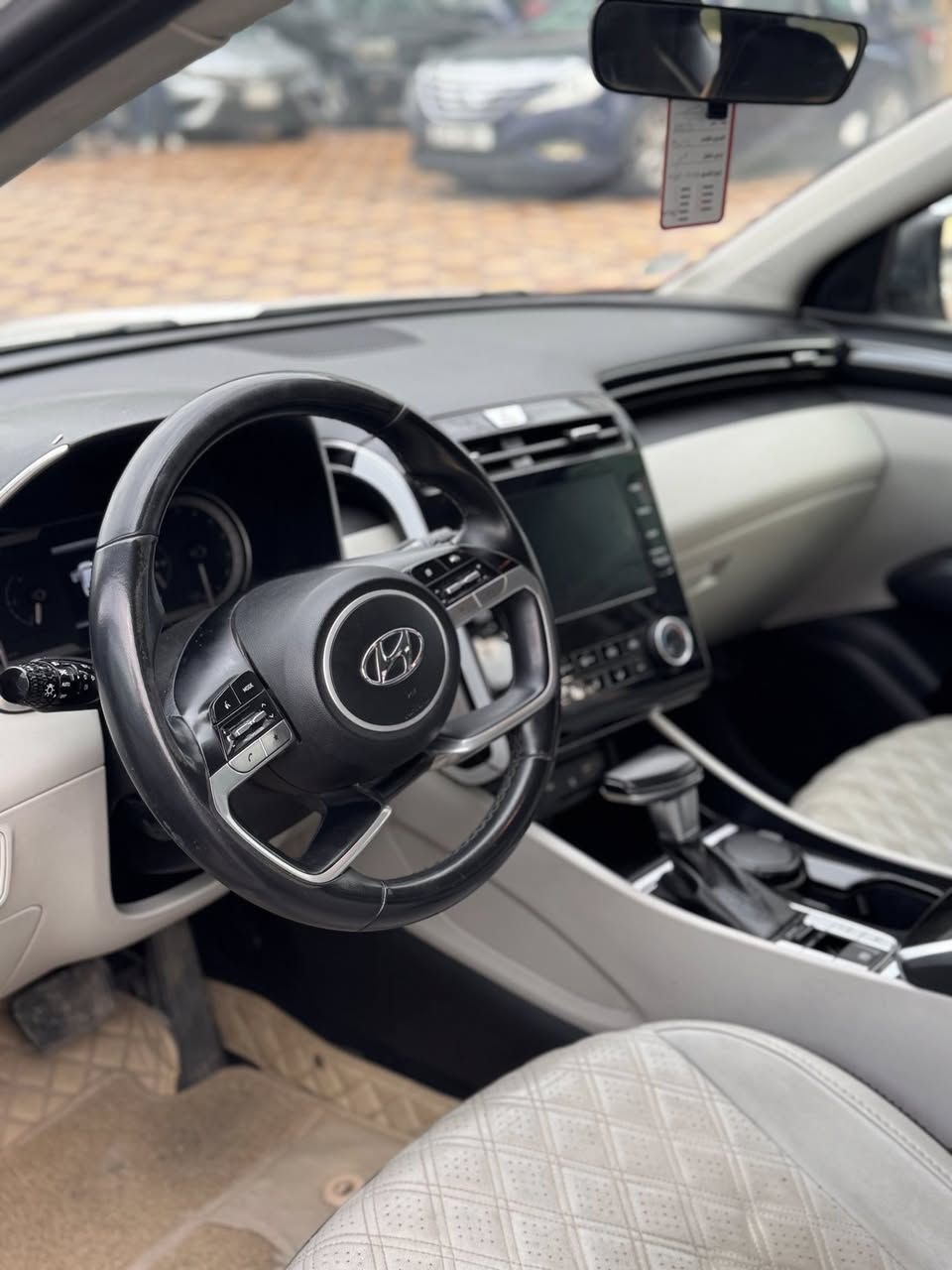 السلام عليكم 
للبيع توسان 2022خليجي ماشيه 90 الف 
رقم بغداد مكان الفلوجه 
الانتصال ***********
