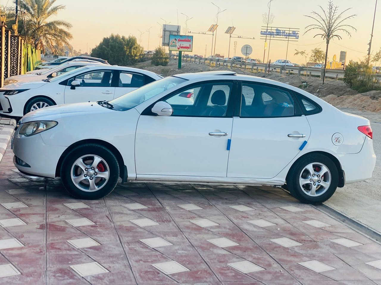 السلام عليكم ورحمة الله وبركاته
من رخصه مدير الكروب المحترم 
النترا 2010 رقم بغداد الجديد بمسي 
هزه وسنويه ولوحات جدد سياره مال بيت 
من 2015 عدنا بيه فقط طخه بسيطه جاملغ امامي معمره بدون اي داخل ومصبوغ جاملغ فقط وباردات شوف العين سياره فول موصفات مكينه 1600
دكشن عالي كير ومكينه خير من الله 
تخم تاير نظيف 5️⃣ وين كب 4 دسك 
فتحه شاشه كامره تحكم وبقيه الموصفات معروفه مكان سياره بابل السعر 113 وبيه مجال واني بل خدمه ما يعجبك السعر 
صلي على الحبيب وكل شي بسوك اكو 
 رقم الهاتف  ***********
