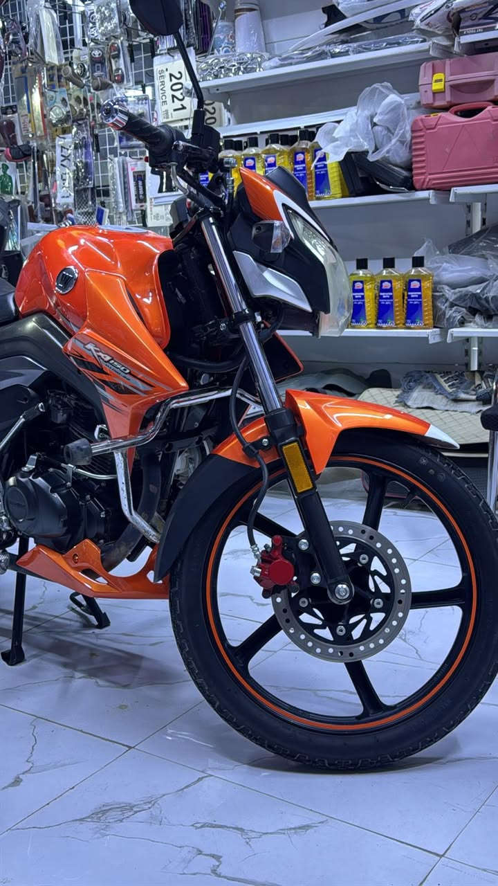 السلام عليكم
هاوجي بطح موديل 23 للبيع كفاله حتى من الشخط جاهزه من كلشي متصرف عليها لو الف مسجله سنويه واستلام اللوحات بالتحويل وياها بصمات اثنين وسويجات اثنين 
رايدها ب18 وبيها مجال للشراي مكاني الرمادي الصوفيه 
الشراي يتفضل خاص او يتصل ع الرقم والمو شراي يعبر المنشور بكلام طيب 
***********
