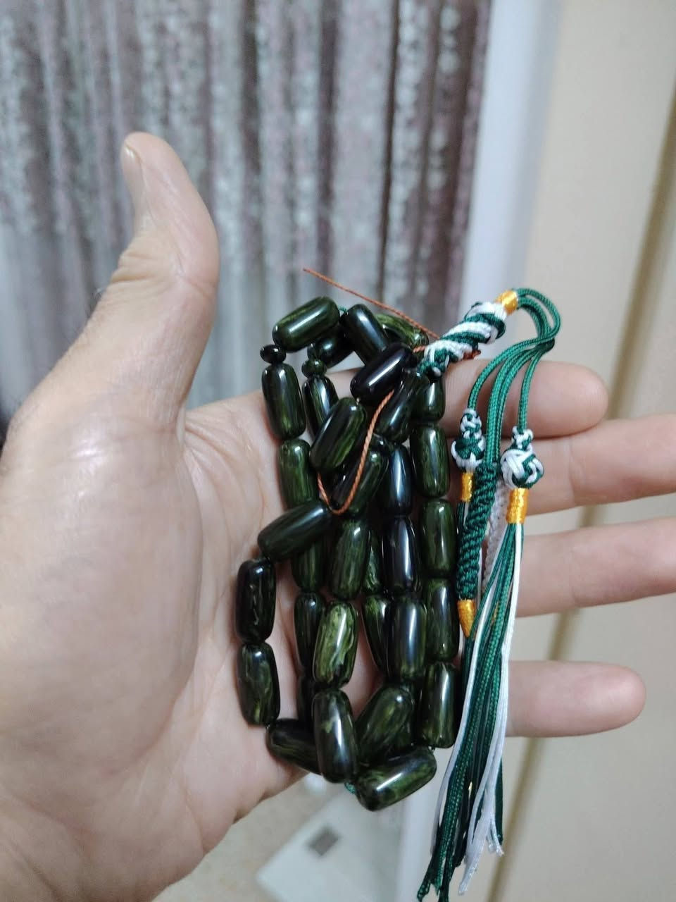 سندلوس تركيه كبسولي ٣٣ حبه كركوشه خليجيه لون اخضر زيتوني معرق حجمها ١٧ × ٨،٥٠  ملم جميله جدا حبتين احتياط (( سعرها ٢٠ الف عراقي مع التوصيل من الاخير )) واتساب ***********
