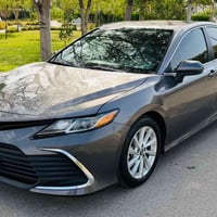 ‏2023  𝐓𝐎𝐘𝐎𝐓𝐀 𝐂𝐀𝐌𝐑𝐘 تويوتا كامري (LE) موديل : 2023 اللون : جكليتي عداد...