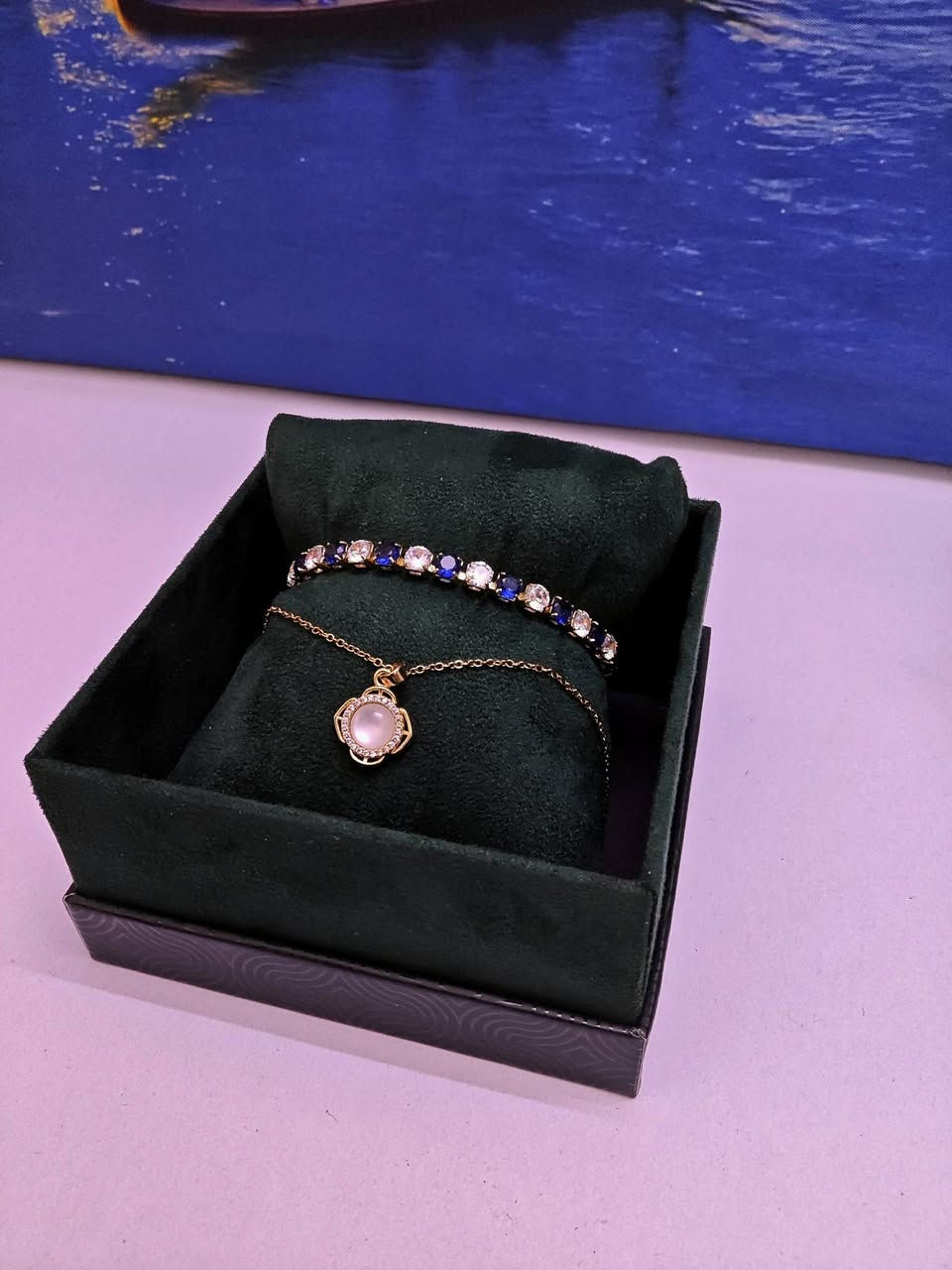 الفخامة مو لازم تكون بعيدة ولا غالية🖤
أهلنا في بسماية العزيزة.. صار الوقت ننهي حيرة الهدايا! 🛑🎁
كثير منكم يحير بمناسبة قريبة، أو يريد يهدي شخص غالي، ويشيل هم المشوار لبغداد، والوقت، والتكلفة، وفوقها الحيرة بنوع الهدية وتغليفها.
في HY.Art، حلينا لكم المعادلة الصعبة:
✅ قطع إكسسوارات راقية: (سوارات، قلايد، محابس) بموديلات مختارة بعناية.
✅ تغليف ملكي مجاني: علبة سوداء فخمة + ورق قش + كارت إهداء "للغالية".
✅ توصيل سريع: لباب عمارتكم داخل بسماية
للحجز أو الاستفسار، تواصلوا معنا عبر رسائل الصفحة 📥
أو اترك تعليق بكلمة "تم" وتوصلك التفاصيل.
عروض الافتتاح كلش حلوة ومناسبة لا تضيعها
للطلب عن طريق الانستا
hyart.store
https://www.instagram.com/hyart.store?igsh=MXgzdXl0ZzdkbnptNw==


**إذا كنت صاحب هذا الإعلان وتريد حذفه لأي سبب، رجاءا أرسل رسالة إلى الدعم الفني**