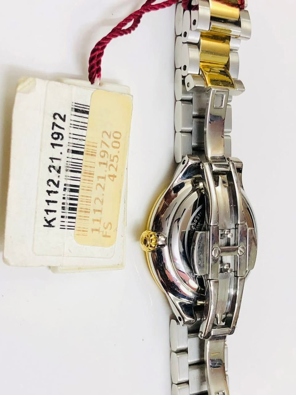 ساعة كولبر جنيف ( KOLBER )نسائي   
سويسري اصلي طلاء ذهب ( مينه صدف ) 
جام زفير / شهري قفل فراشه 
مينه 3D لوك غير مستعملة        
للاتصال ***********
