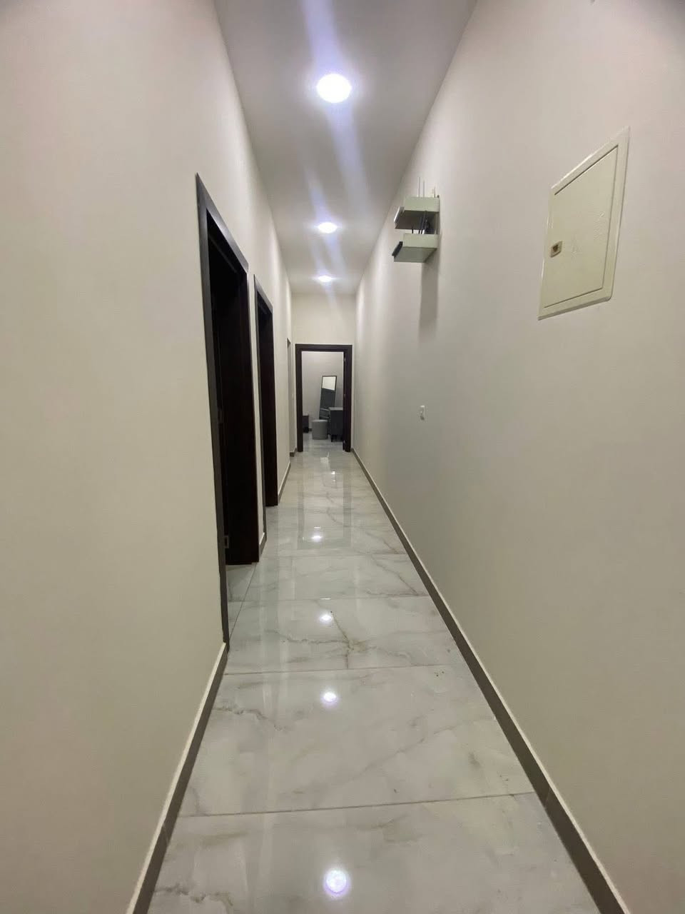 للايجار في السيديه طابق ارضي 
منشور رقم (556)

🌐 مساحه 120متر  

💠 3 غرف نوم

💠صاله

💠مطبخ 

💠وخدمات

بدل الايجار مليون وربع 

📍موقع : السيديه - مربع التصنيع   

⚜️للاستفسار ولتواصل الاتصال ع ارقام

*********** 
***********
‎ او زيارة موقع المكتب الكائن السيدية شارع الظباط قرب مجمع السفير
