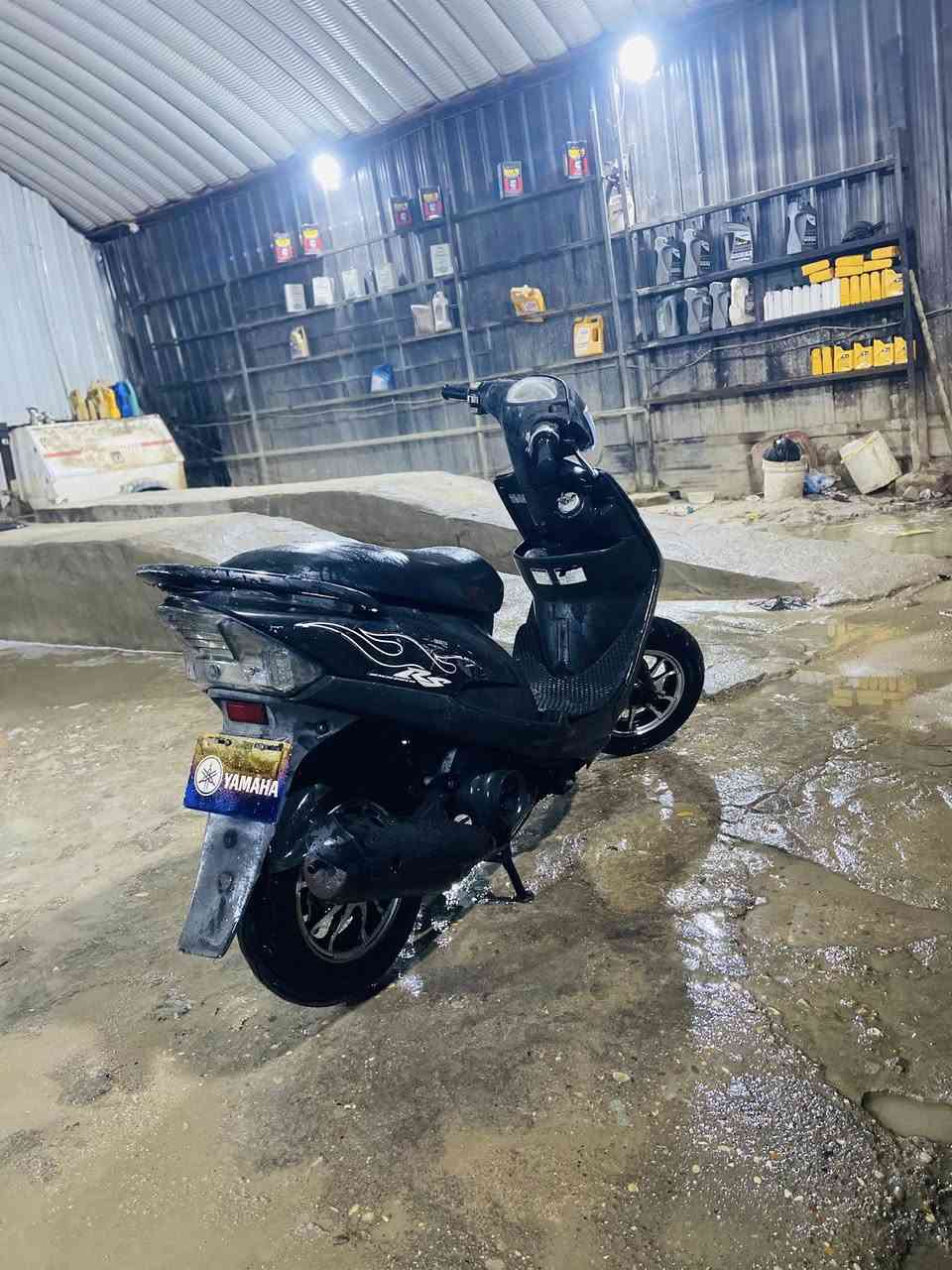 ماكس عدله 
نكره سلف 
كله بلاد 
كلها مختمه 
شرط لفحص لا مفتوحه ولا ملعوب بيها 
دراجه ماصارله هواي من ماخذها كهربائيات دبلات كله بلاد ومختم 
رقم *********** تصال
