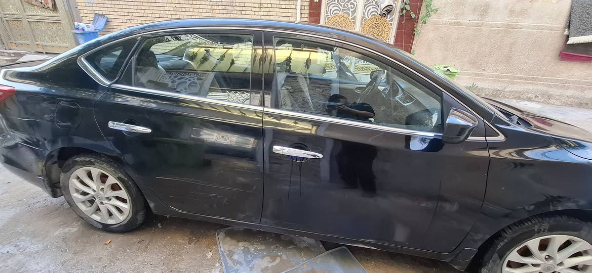 سياره هي Nissan Sentra 2017 (نيسان سنترا موديل 2017)، وغالبًا النسخة الأمريكية تكون مواصفاتها قريبة من التالي:
داخل المدينة: حوالي 29 MPG
خارج المدينة: حوالي 37 MPG
معدل: حوالي 30–32 MPG �
Edmunds +١
(اقتصادية جدًا بالبنزين 
المحرك:
4 سلندر سعة 1.8 لتر (الأساسي)
القوة:
حوالي 124 – 130 حصان �
MotorTrend +١
العزم:
حوالي 125 – 128 نيوتن/متر �
MotorTrend
ناقل
عدد الركاب: 5 أشخاص
سعة الصندوق: حوالي 15 قدم³ 
بيهة قطعتين كامرة خلفية شاشة البلوتوث
السيارة كلش نضيفة 
للتواصل والاستفسار ***********
