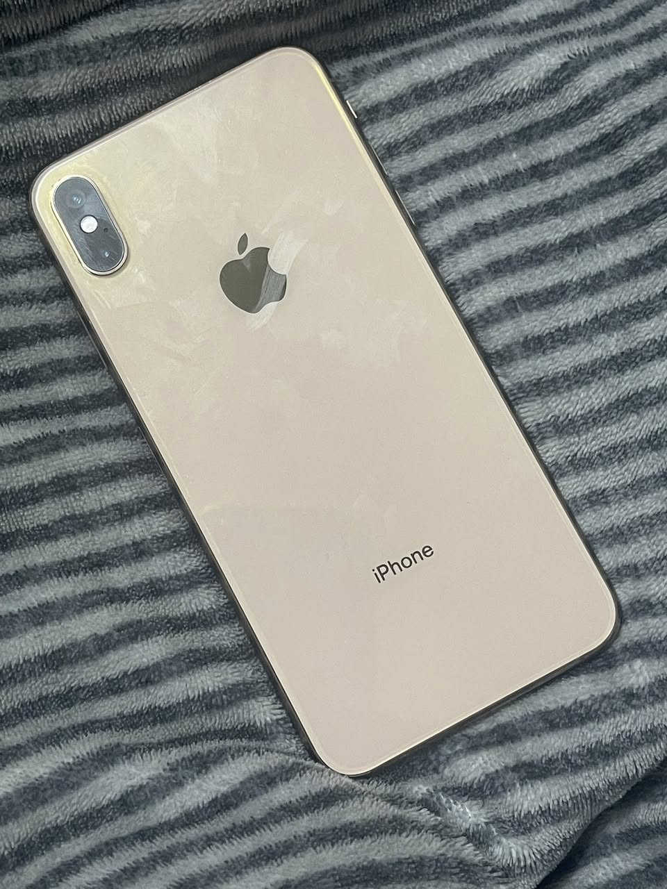 ايفون اكس اس ماكس ذاكرة 64 جهاز لوك كلة شغال فقط فيس ايدي واكف والشاشة بيها طبع خفيف موضح بل صورة بطارية 69 متصرف جهاز نضيف لوك للبيع او للمراوس شعندك نزل سعر 160 وبي مجال ***********
