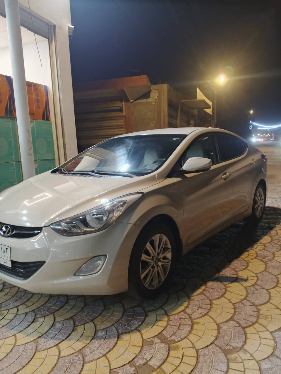 النترا ٢٠١٣ خليجي رقم نجف 
لون مميز بيجي حليبي 
محرك ١٨٠٠ بيها قطعتين صبغ بدون ضربه قويه 
محرك وكير مكفولات حداديه جديده تخم تاير جديد تبريد ثلج السعر ١٠٥$ مكانه كوفه ***********
