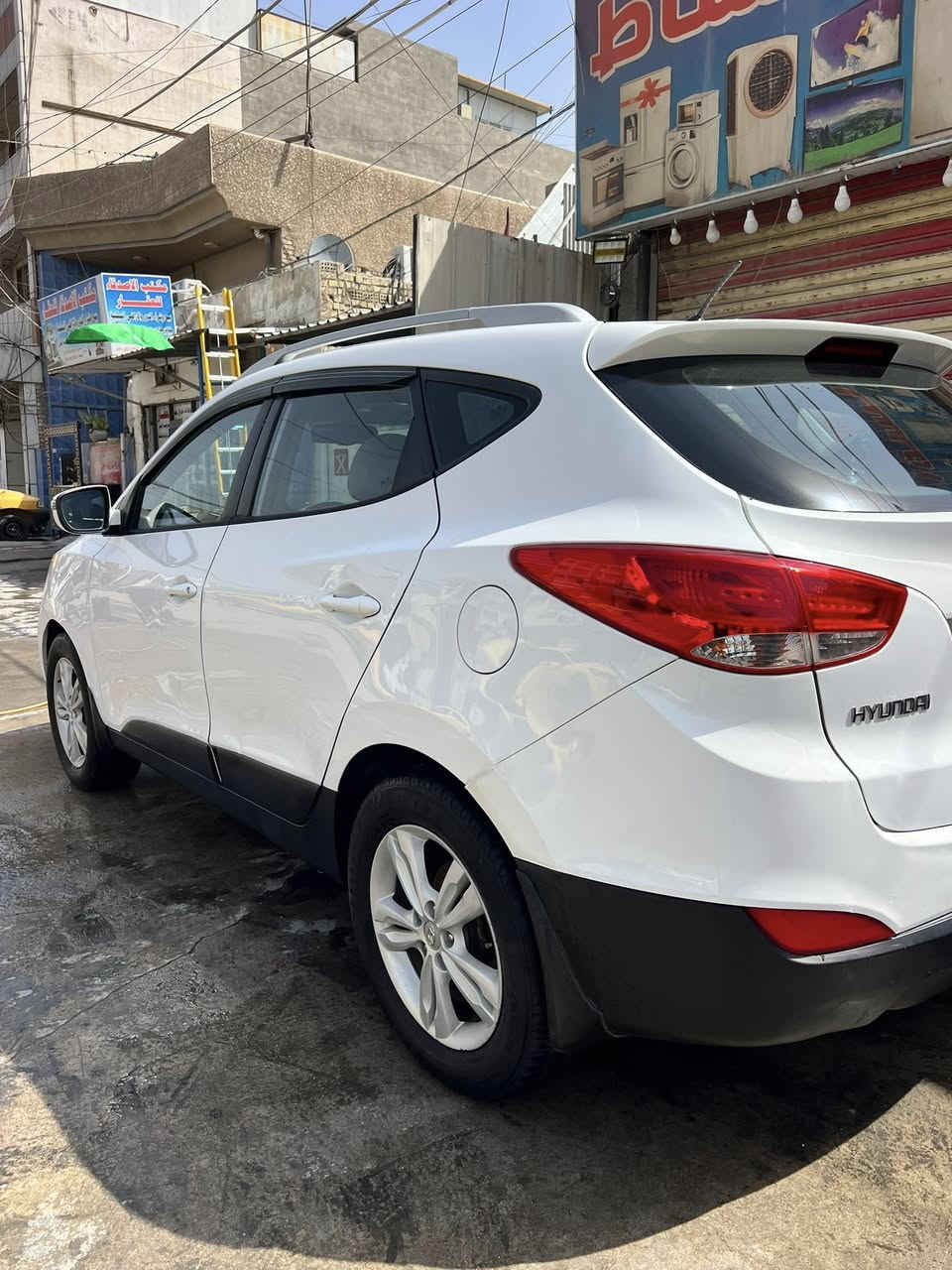 السلام عليكم
توسان 2013
رقم بغداد بأسمي 
خليجي
محرك 2000 دوش
شاشة
كاميرا خلفية
منظومة زنون عالي ناصي
اشاير بالمري
مري كهرباء
تحكم ستيرن
تبريد ثلج
كير مكينة خير من الله
صدر امامي خلفي جديد
ادامة منظومة بانزين و بلكات كلة جديد
السعر 140 و بيها مجال بسيط
للاستفسار الاتصال على الرقم***********
