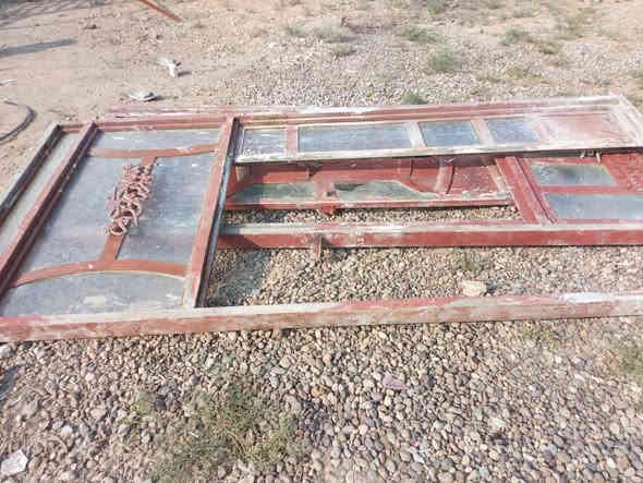 السلام عليكم شباك مع ثلاث ابواب مستخدمه لابواب واحد مع الشباك لزك العرظ 3متر وباب استقبال ارتفاع 3متر والعرظ متر و30 وباب صاله لارتفاع 3متر والعرظ مترالسعر الكلي 300الف التفاصيل على الرقم *********** المكان المحموديه الحي العسكري
