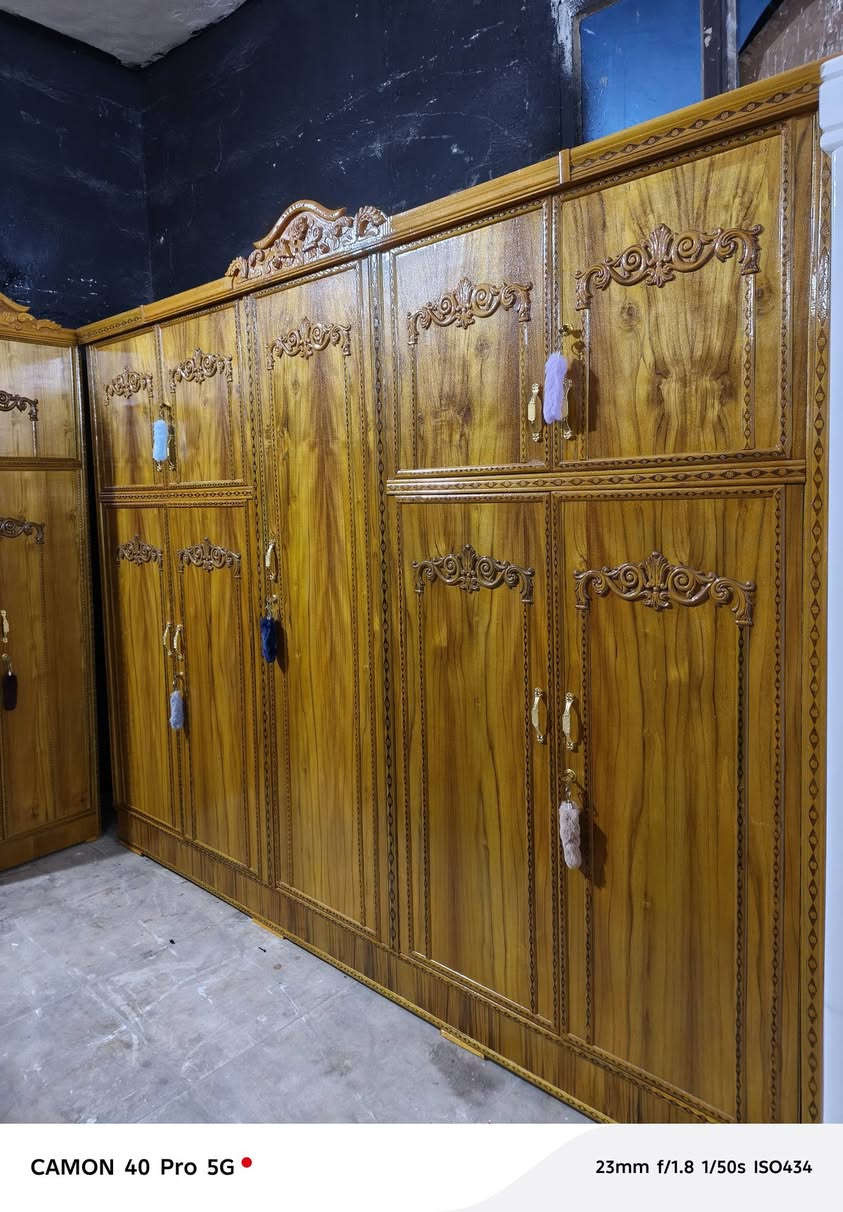 غرفة جديدة ٥باب شغل وسط غير مستخدمة زاوية كنتورية بارتفاع الكنتور ضهر جرجوبة جرباية بلوك اسود ٦رجلين سعر ٨٠٠ الف يوجد توصيل مكان بغداد فلكة حي النصر ***********
