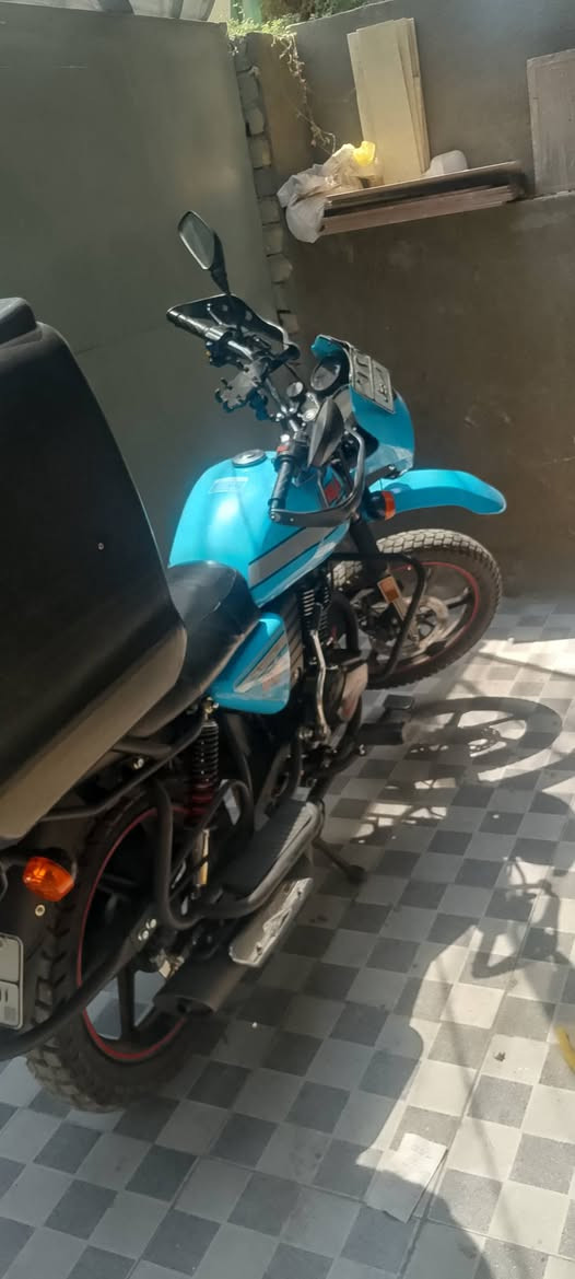 سلام عليكم مرخصه الادمن دايوان جبلي 24 ماشيه 23الف دراجه نضيفه جيب فيتر وياك برغي ممفتوح بيهه عده الشغلات الاستهلاكيه مكاني حيي الجهاد وبسعر مناسب  ***********واتساب فقط
