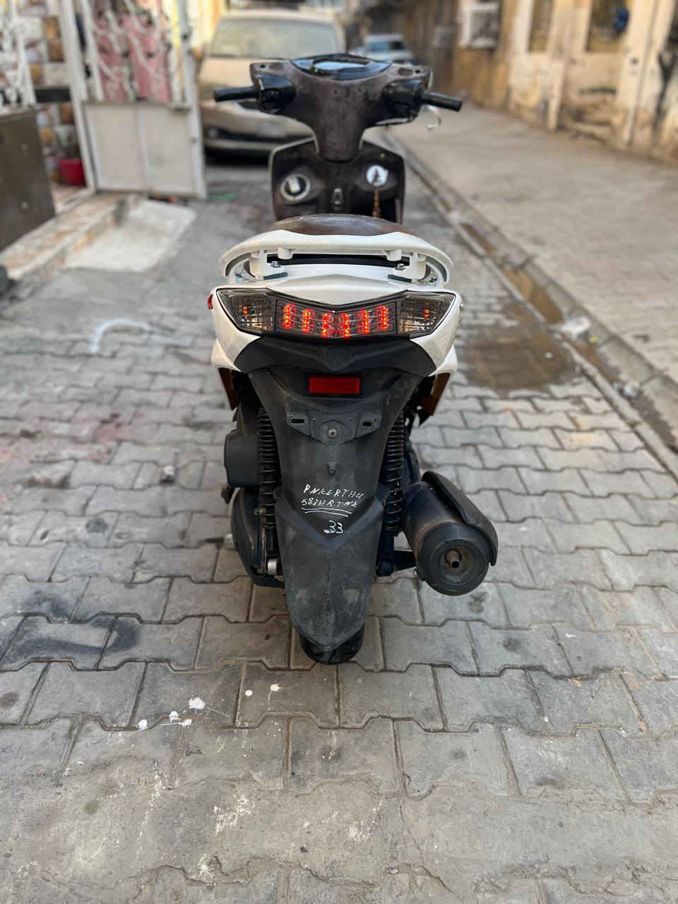 دراجه سكنس فحل لد ياباني جديده مال رمبه مديل 2016 نوزل خطين قبق نفخ ستان كهربائي مكينه ناعمه كفرات اصليه دراجه جديده مكفوله اي نقص مابيها مكفوله السعر مليون 200 العنوان بغداد الكرخ رقم ***********
