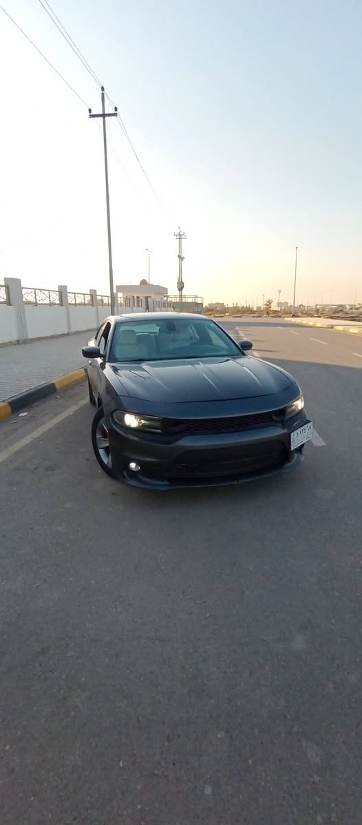 السلام عليكم جارجر موديل 2016 رقم بغداد وارد امريكي قطعتين جاملغ خلفي وباب بدون دواخل وبدون ارباك وبيه مكانين رش مقدار شبر مكينه 3600مكفوله كير مكفول حداديه امامي خلفي جديده سياره مال بيت ما بيه نقص جاهزه ومواصفاته معروفه مكاني واسط عزيزيه السعر 165وبيه حق الجيه ***********
