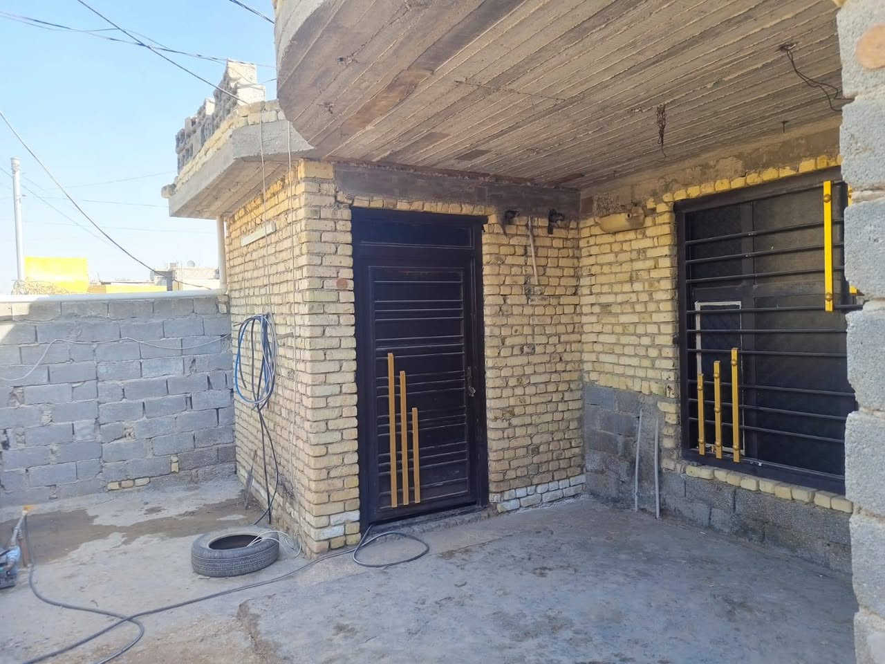 بيت البيع كوت حي الحكيم شارع سكله الوادي
مساحه 220 غرفتين وصاله ومطبخ حار بارد ستقبال صحيات داخليه خارجيه مرقم من قسم البلديه سعر 35بي مجال
ستفسار ***********
