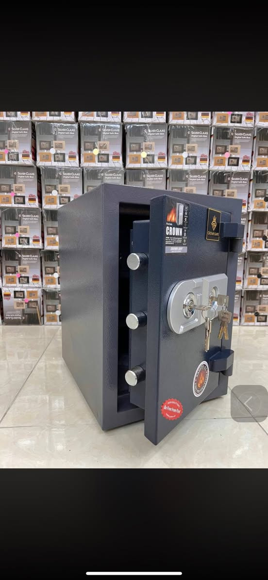 قاصات الامان🦅
قاصة كراون
الارتفاع 50سم
العرض 35سم
العمق 42سم
الوزن 55كيلو
سعر 160 الف شامل توصيل 
الاستفسار :***********
