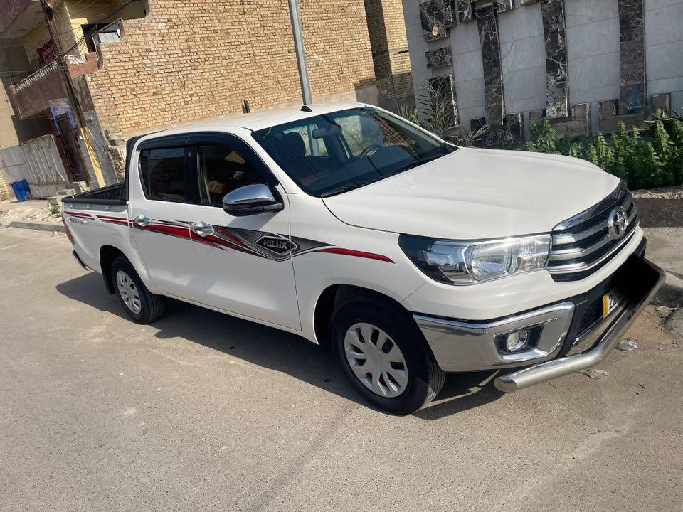 سلام عليكم للبيع تويوتا هايلوكس 2024 كيرعادي ساز ناصي بانزين رقم اربيل وكالة تحويل مكفولة كفالة عامة عدا إصبع  BDR ماشية 13 الف مواصفاتها شاشة كامرة حساسات السعر 248 ورقة عنوان بغداد ***********
