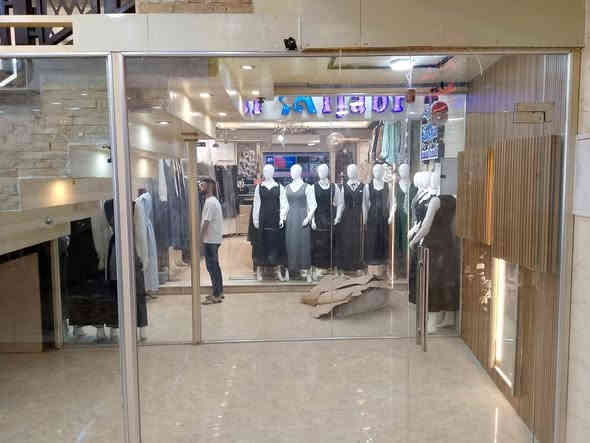 يتوفر محل طابق ارضي في شارع الجمعيه  فقط الاجار حجم المحل وسط يصلح 
#كمحل اكسسوارات او محل عطور او محل لانجري او محل شالات 
للاستفسار التواصل عالرقم ***********
