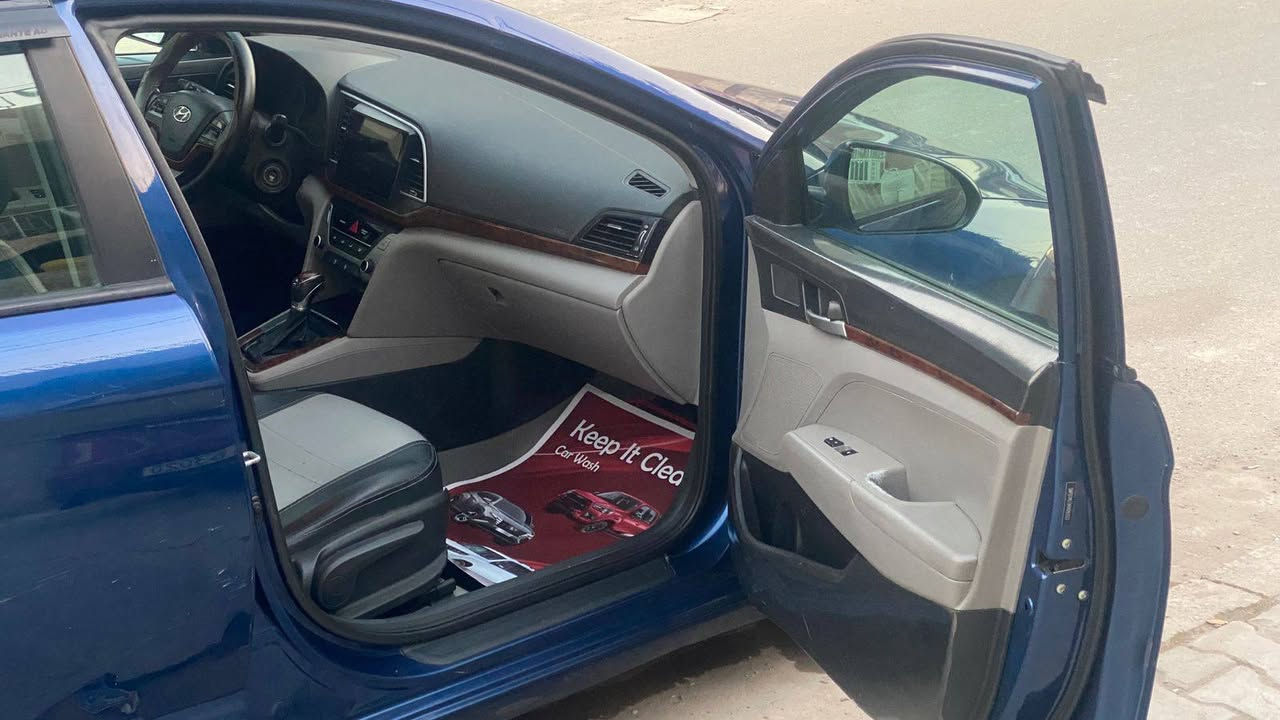 السلام عليكم للبيع النترا موديل 17 رقم اربيل سنوية 29 تسقط بسمنه شرط التحويل حادث أمريكا بس البنيد مبدل بدون ايرباك ماشية 132الف  ميل وقابلة للزيادة وبيها مكانات قليلة بارد وبيها طخة خفيفة بالباب الخلفي الأيمن جاهزة من كل النواحي سعرها 120 وبيها مجال بسيط موجودة في بغداد الأعلام للأتصال *********** بغداد, العراق
