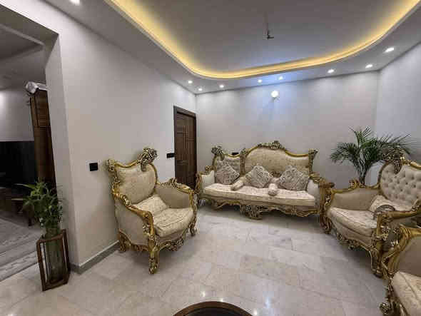 تخم ملكي للبيع استخدام قليل 
سعر مليون ونص ماخذته ب ٥ 
للاستفسار الاتصال او المراسله ع ‭٠٧٧٠ ٨٠٦ ٧٩٩٧‬
مكان البنوك
