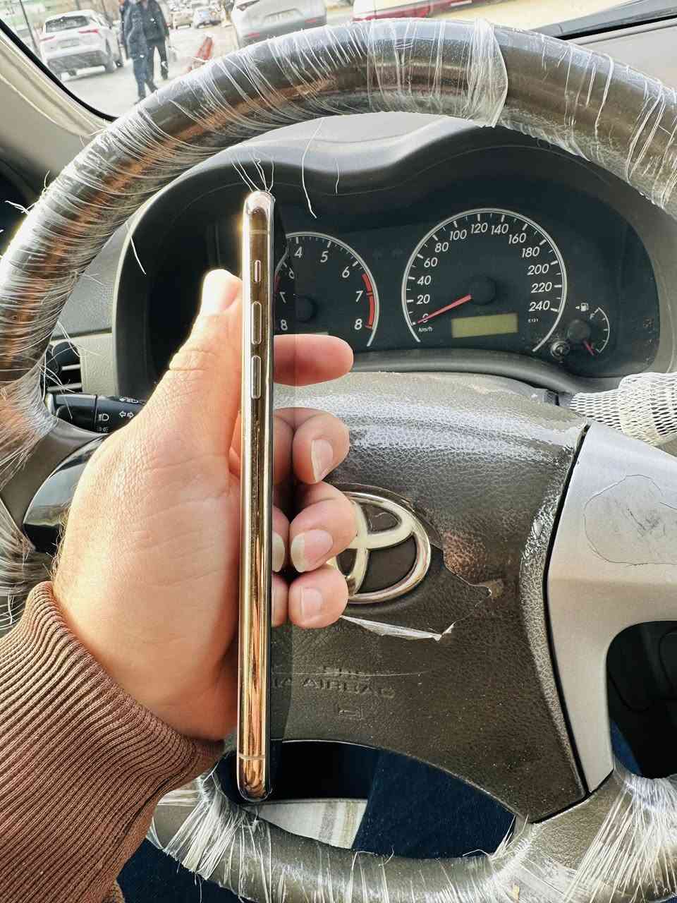 ئايفون١١پروماكس.٢٥٦گيكا.٢سيم.Z.AAموبايلةكة زوو خاوينة مالي دوستة هيج كيشةي نية.تةنها كلاسي سةرشاسةي كوراوة فةيسي وةستاوة.باتري نزمة .ماباقي بةهةموو شةرتيك بيعةيب بيت.گورينةوةش ئةكةم بةشتيك بةدلم بيت.٢٥٠هةزارو مةعمةلةيةكي كةم تكاية .گةر موشتةري نيت سةرمان مةئيشينة
شوين سليماني
ژ.م***********
