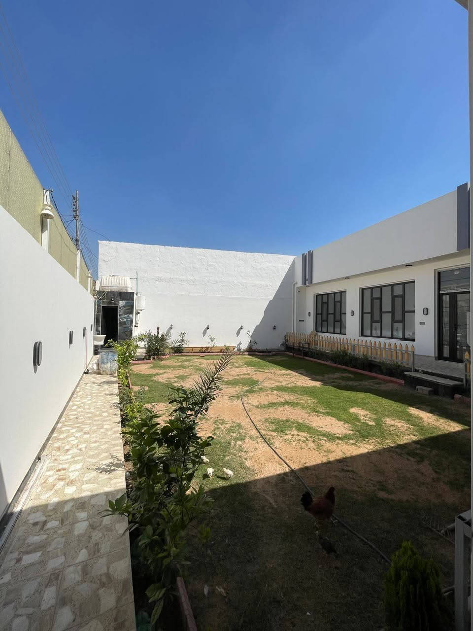 يالله الهم صلي على محمد والي محمد يوجد بيت مساحه 380متر طابق واحد بناء طابوك جمهوري بي غرفتين وصاله واستقبال ومطبخ وصحيات وكراج وحديقه عمل درجة اولى كافة الخدمات ماء مجاري كهرباء وتبليط طابو زراعي قرار محكمة البيع مباشر معه صاحب الارض موقع البيت كربلاء مجمع النجمه مقابل علوه المخضر طريق الرابط قرب جامعه العميد بيع نقد فقط الاستفسار انتصل على الارقام التالية 
***********
***********
واتساب موجود تحياتي للجميع
