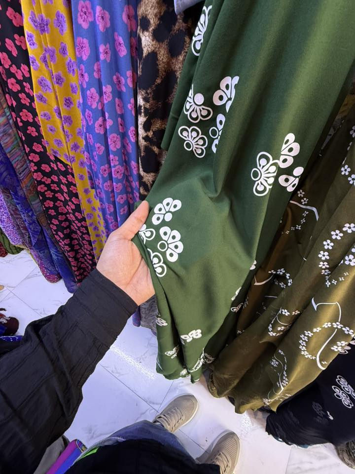 كشمير إيطالي الأصلي آخر كميه سعر القطعه 5 مترين ونص متوفر 10 ألوان آخر كميه


**إذا كنت صاحب هذا الإعلان وتريد حذفه لأي سبب، رجاءا أرسل رسالة إلى الدعم الفني**