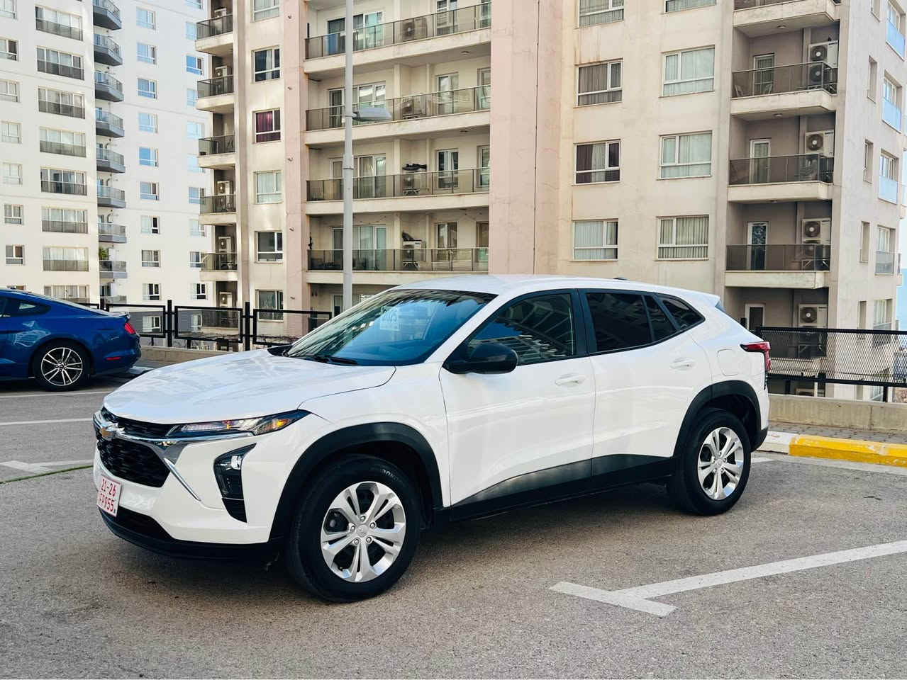 Chevrolet trax 
مۆدێل 2025 
تەنها 10 هەزار کیلۆمەتر ڕۆشتوە وەک سفر ماوەتەوە 
سەیارەکە تەنها یەک درگای بۆیاخە یەک پارچەشی ساردە 
پێش و پشتی کەپسە بێ لێدران  بێ ناوگرتن دەعمیەکانیشی بەشەرت بۆیاخ نیە ئێرباگی تەنها شان تەقیوە
مواسفات:
ئۆتۆ ستۆپ،ڕاداڕ پێش، شاشە گەورە،کامێرا،لایت زینۆن ئۆتۆ
دەبڵ گێر،ئەپڵ کارپلەی،تەحەکوماتی سەر سوکان،زۆر مواسەفاتی تر
سەیارەکە ٣ مانگی تیا ماوە بۆ ڕەقەم 
ناونیشان:سلێمانی 
سعر:137$ مەجاڵ 
رەقەم تەلەفون
***********
*********** السليمانية, العراق
