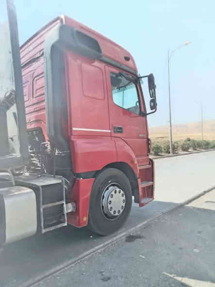 تريله أكسور للبيع كير عادي سنويه صاقطه بشهر ٨ سياره بسمي موديل٢٠٠٦ سياره مكفوله كير محرك اكسل *********** ]***********
