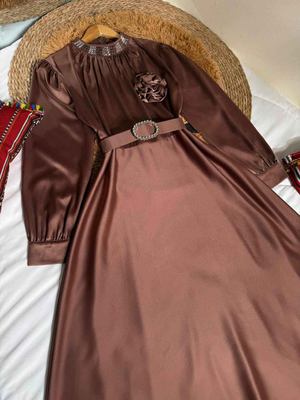 فستان ملكي❤‍🩹
خامة ستن زارا تركي 
38-40-42-44-46


**إذا كنت صاحب هذا الإعلان وتريد حذفه لأي سبب، رجاءا أرسل رسالة إلى الدعم الفني**