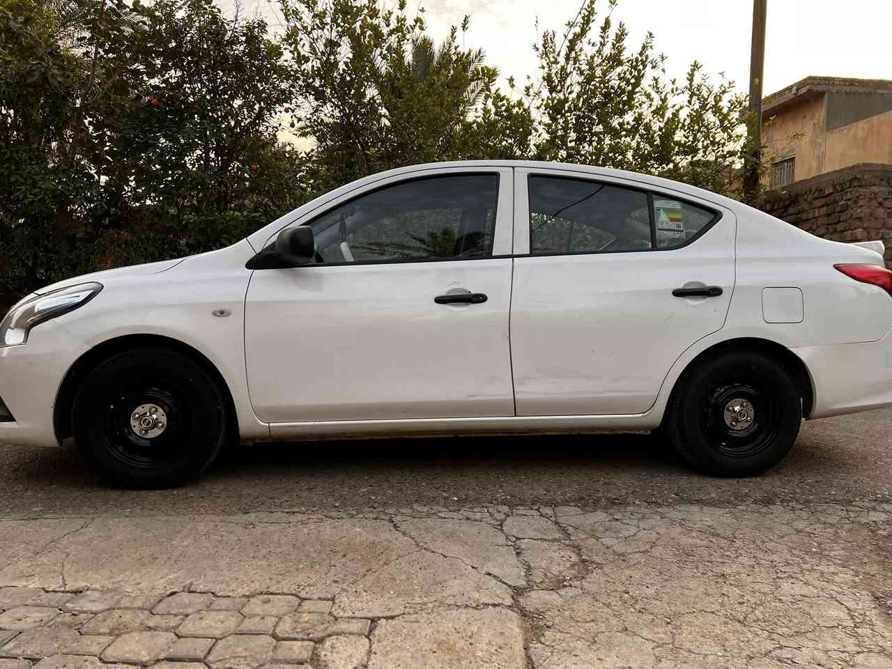 سني هندي 2018 كير ومحرك كفاله بيها بالجاملغ لخلفي صبغ ع كد شبر وسونار موجود، سعرها 100 وبيها مجال بسيط 
(***********) "بغداد-التاجي“
