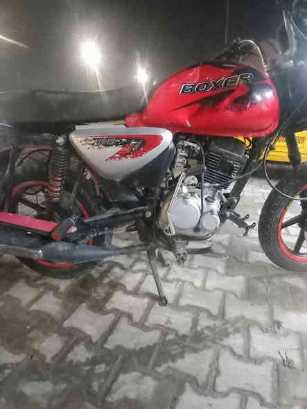 دراجه بوكسر للبيع ٢٠٢٣ أوراقه استنساخ مكفوله من السرقه وبيهه حادث العنوان بغداد اتصال ع رقم *********** اني مكلف بالنشر
