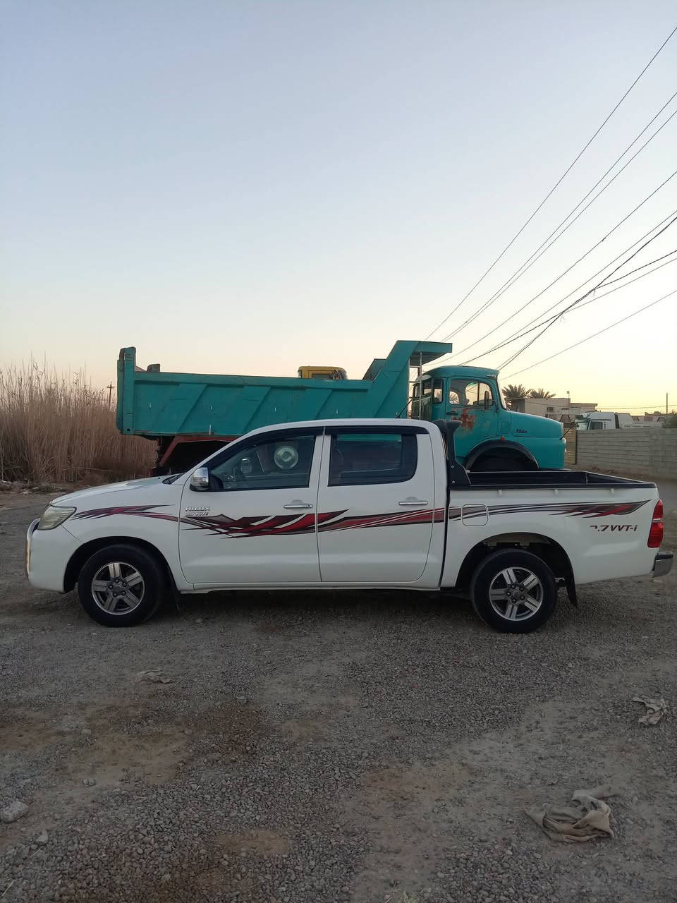 سلام عليكم هايلوكس موديل ١٤رقم بغداد انكليزي شاصي ١٢ اوتوماتيك مكفوله من الصبغ بيها بارد فقط المكان بغداد ابو غريب ***********/***********السعر ٢١٠وبيها مجال
