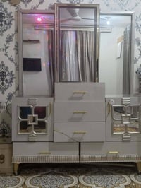 غرفه تركي درجه اولى ٨ قطع بس بيه ضرر جراره والكنتور شريط ما ارضيه صيان...