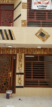 دار للبيع يقع في السيدية  الاقتصاديين/شارع كاردينيا يكون قريب من الشار...