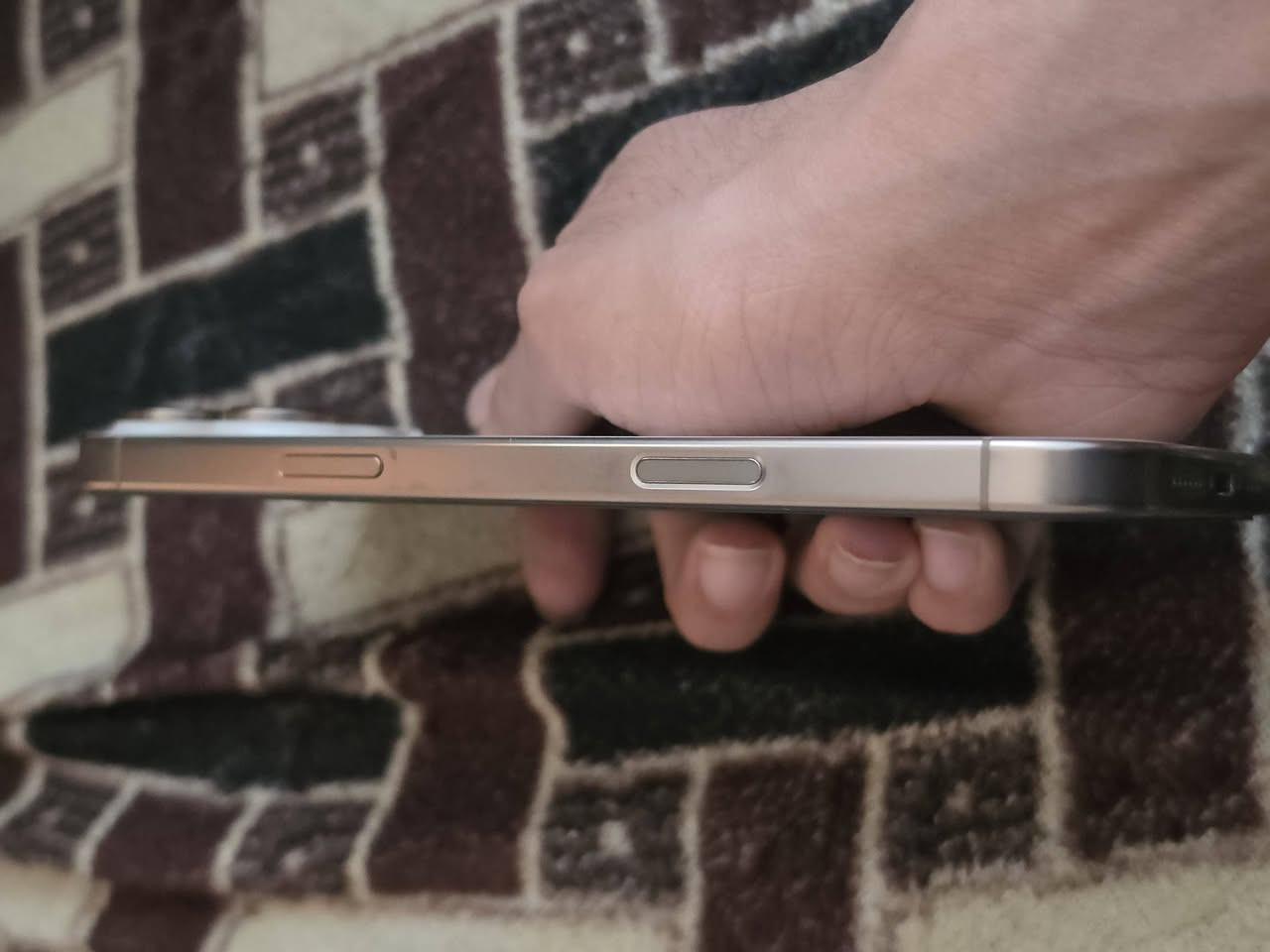 ايفون 16 pro max بطاريه 88 
نظيف جدآ مراوس مع اس 26 الترا256 
للتواصل ***********
