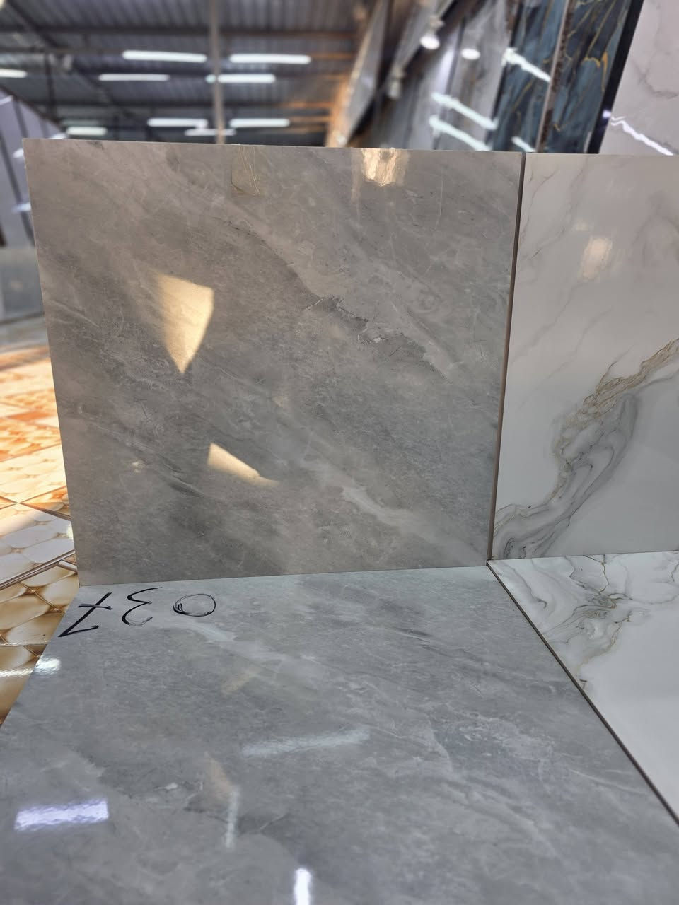 بفضل الله تعالى وصول ارضيات بورسلين درجة أولى مكفول والضمان حقيقي.  مكان الصويره تقاطع حي زهراء يوجد خدمه توصيل 
***********
***********
***********
***********
