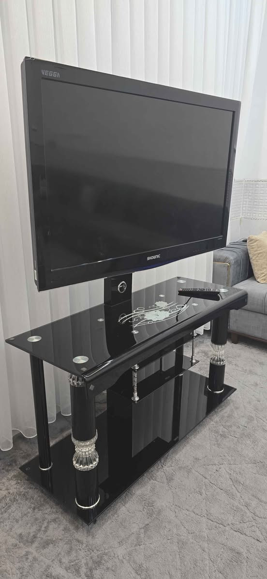 البيع ميز و تلفزون شغال اي عيب مابي نضيف و جديد
*********** كركوك, العراق
