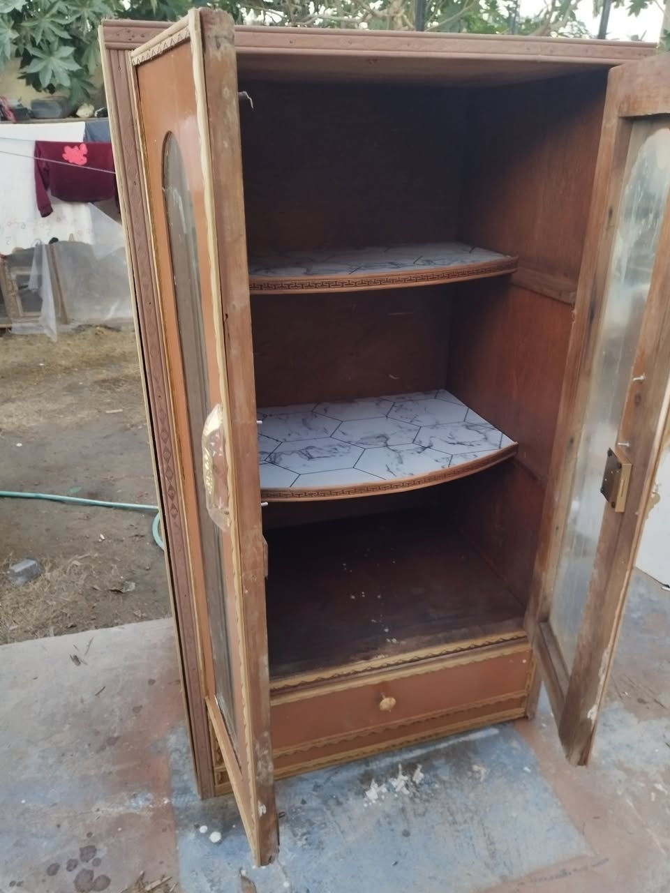 يا الله كنتور بابين خانتين وبوري تعليك ملابس وجرار بسعر 55 الف وثاني كنتور او كلشي يرهم ازغر منه شويه 3 خانات وجرار ب 45 الف مكاني ابو غريب ***********  ***********
