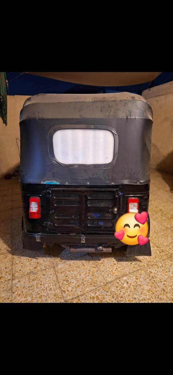 سلام عليكم تكتك مديل 16 داخله
بل17 رقم وسنويه بسمي نكليزي مكينه مجفته 
مصبوغه جماليه الكشر موضح بل صوره
العنوان بغداد فلكه حي النصر سعر اربعه وتلثميه
وبيها مجال الطيبين 
رقم ***********
