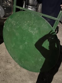 ميز حديدي • دايري • ٥٠ قطعة