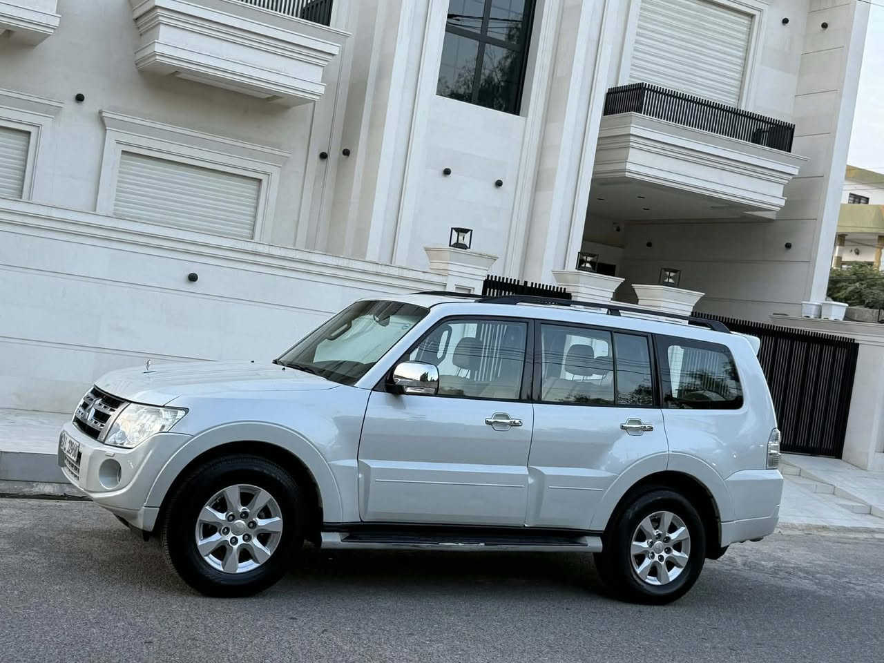 سيارة باجيرو حبتور اعلى موصفات موديل 14 
بااسمنه تحويل مباشر سنويه وأرقام جددت ماشيه 154 حقيقي كفاله عامه وسونار معروضه ويا صوره سعر 178
***********
