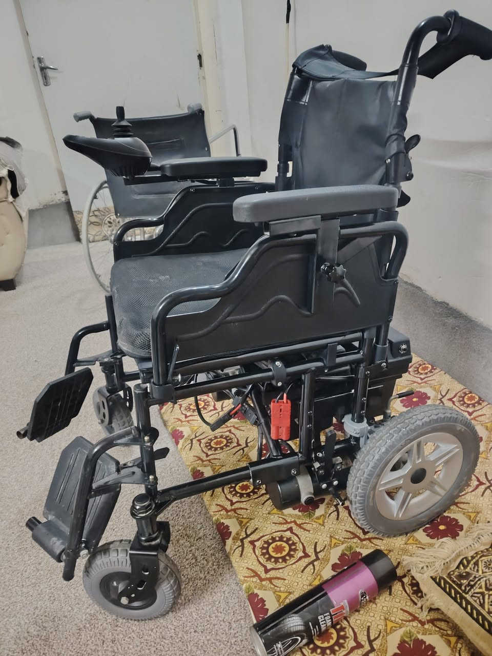 كرسي كهربائي حديث مال معوقيين جديد مامستخدم من اجود انواع شركه jetty 

للتواصل ع خط فقط ***********
