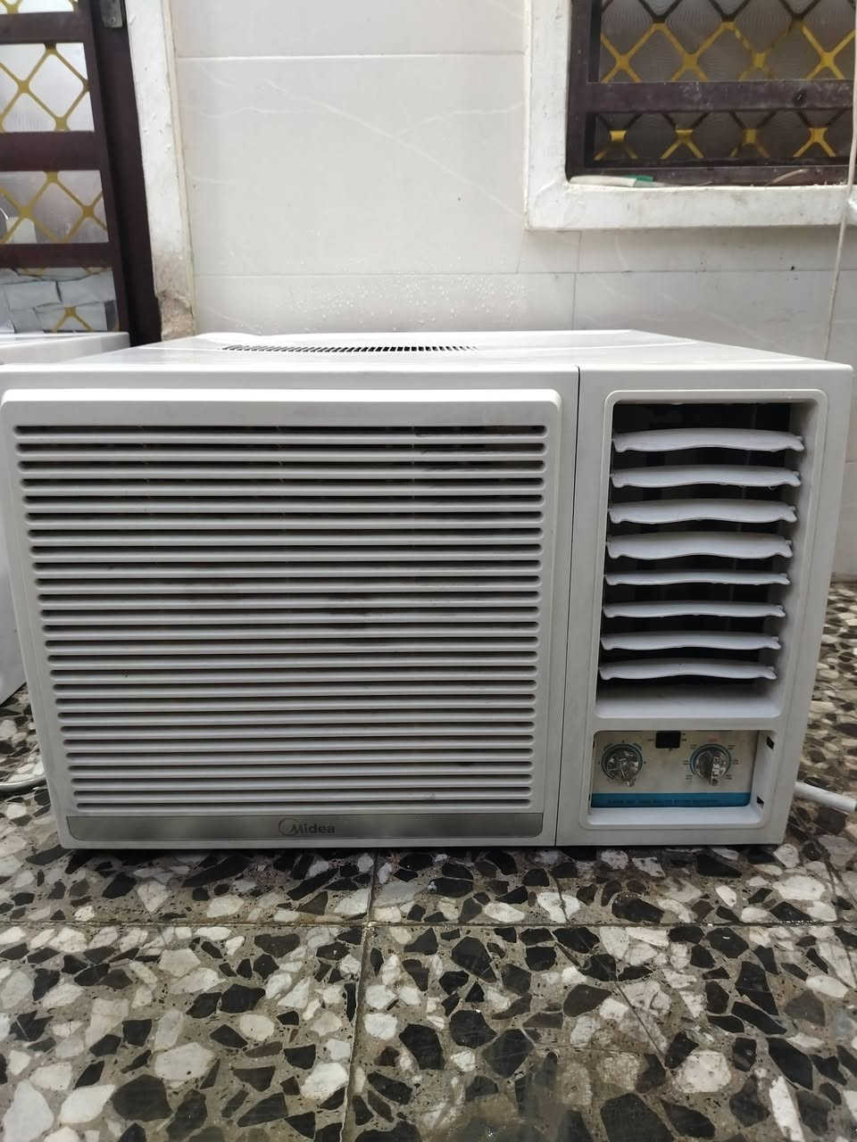 مكيفات عدد 2 ميديا وجبسون حجم طنين قرص شركه بلادي برغي ممفتوح بي تبريده بارد كلش يخبل لافصله ولا اي مشكله بي العنوان بغداد حي اور الاستفسار ***********
