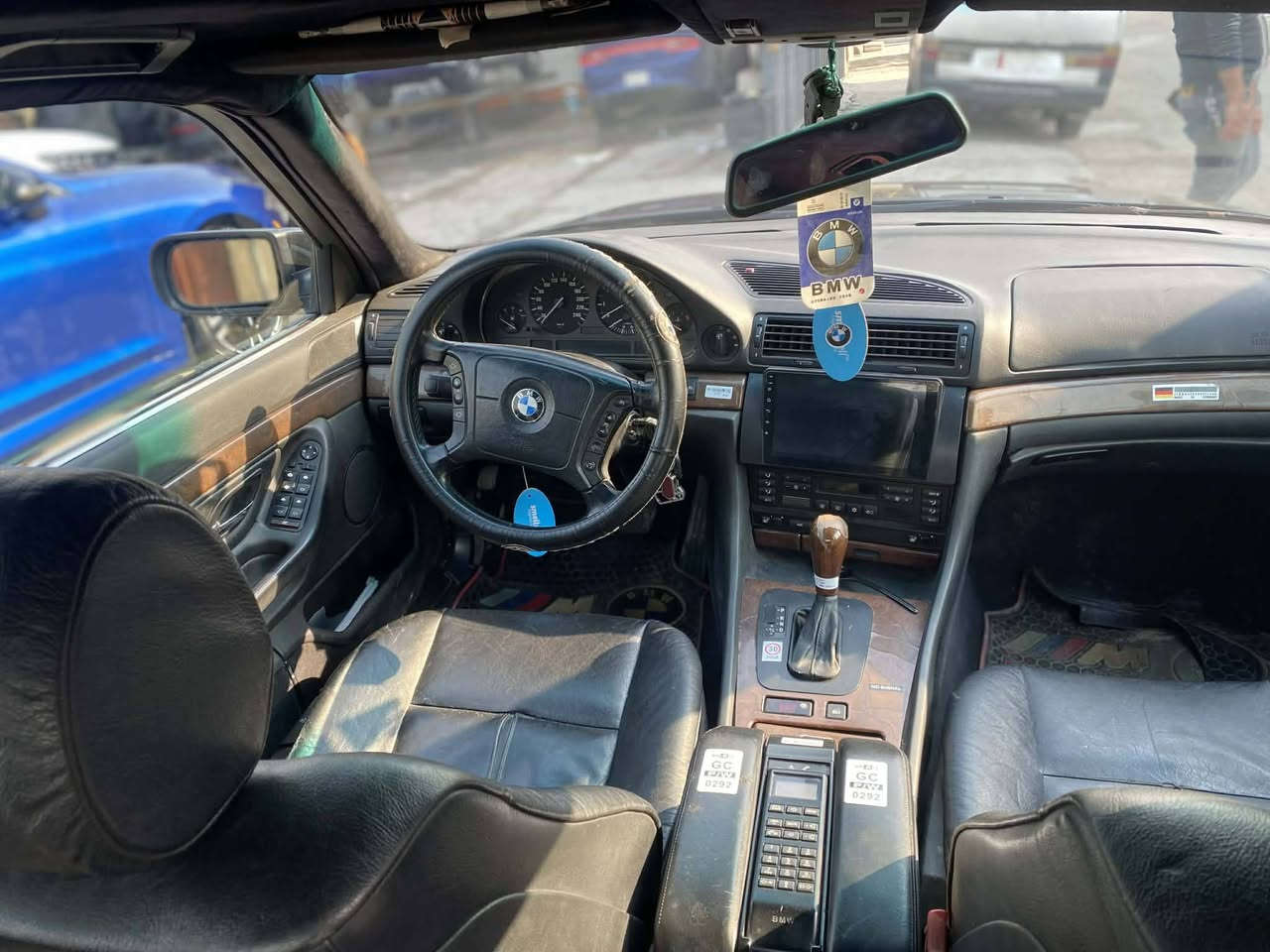 السلام عليكم للبيع فقط موديل 96  735 8vكيرتبترونك كيرومكينه مكفولات لون اسود داخل اسود صبغ جماليه فقط سياره بلاديه محد لاعب بيه سلايت جام مري شفط ويل كرن الغزال طخم تاير سياره بغداد  سنويه جديده تحويل مباشر سعر 85 وبيه مجال مكان بغداد الامين تواصل ***********
