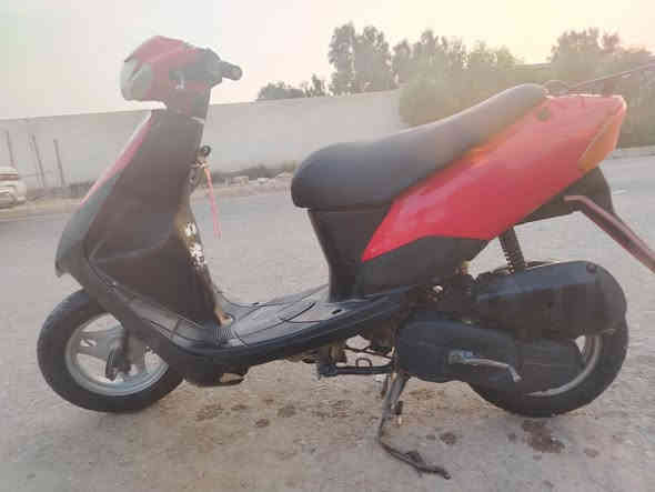 سلام عليكم دراجة للبيع ساسوكي راياضي مفتوح كهربايت كلهة شغالة عدة سلف تجي وتشوف ماناقصهة اي شي سعر 250وبيهة مجال بصيت مكاني لمجر الكبير الرقم***********
