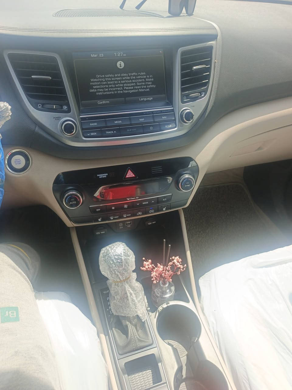 توسان 2018 ، جاملغ امامي فقط
كير حدادية صدر تخم تاير كله كفالة وجديد وضع الشركه

تبريد قطعتين 
سياره فول مواصفات 
بصمه السياره كل على وضع الشركه 
ماشيه أقل 50
رقم بغداد انكليزي باسمي

كل على وضع الشركه 

***********
اتصال او وتساب 
السعر 155 بيه مجال
