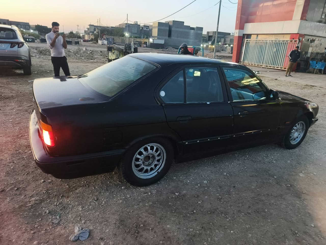 السلام عليكم مراوس برنس برنس برنس 
بي ام 520 موديل 94 كير عادي مكينه مسكر مكينه بيها ضعف حداديه نص عمر نقص تبريد  مكان بابل القاسم سياره حلوه ونضيفه كهربائيات كلها شغاله 
ه‍ ***********
