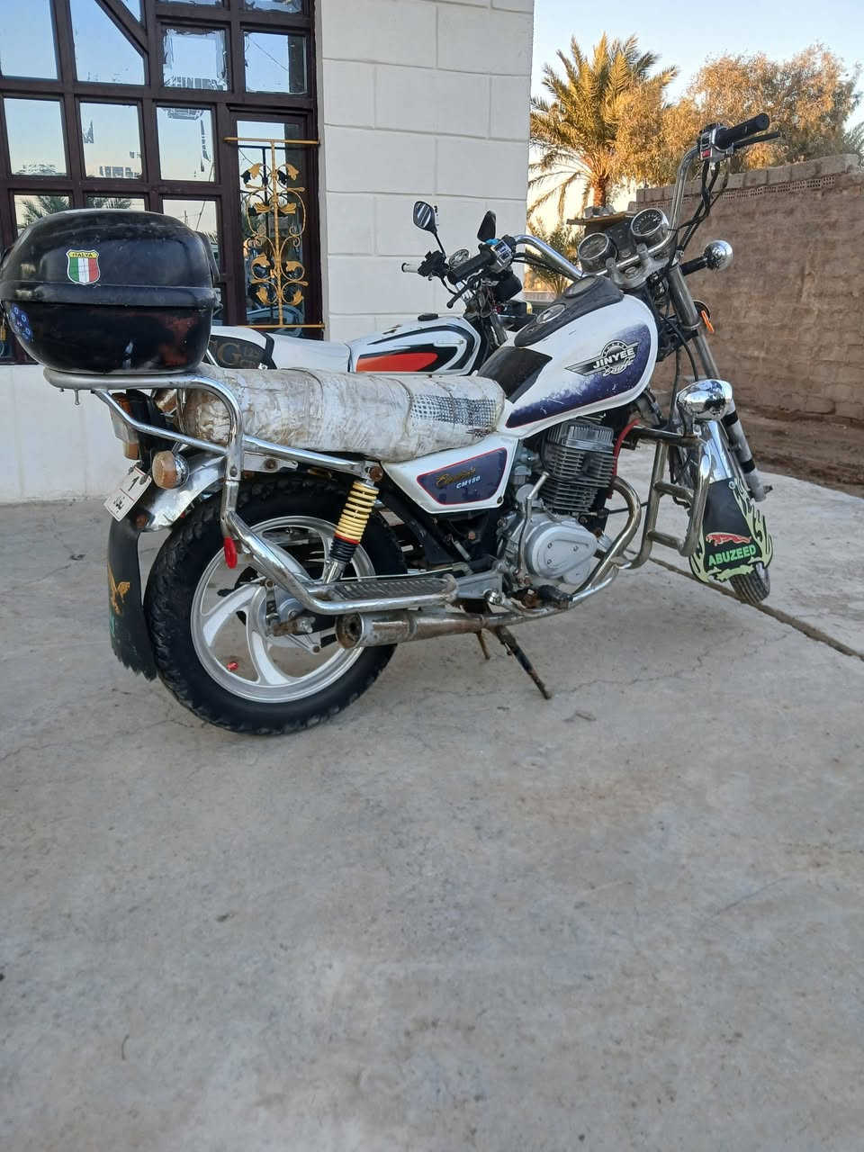 سلام عليكم للبيع دراجه جوندة الدراجه مكفوله من كلشي اوراقهه موجودة كهربائيات كلهه شغاله نقصهه فقط كتف مال سلف السعر ٤٠٠ او بيهه مجال المكان بغداد/***********
