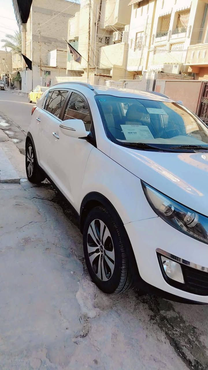 سبورتج ٢٠١٢ للبيع خليجي رقم بغداد انكليزي سياره نظيفه كله جاهزه بيه فقط بارد بل جاملغ أمامي عكس السائق والباب الخلفيه هم بارد فقط والباقي كله مكفول *********** السعر 145
